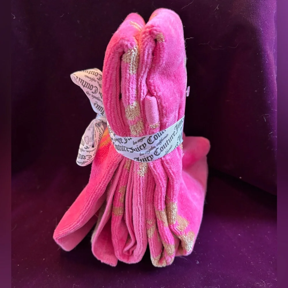 JUICY COUTURE Hot Pink & Gold Hand Towel Set. Iconic Gold Leopard Hearts Design